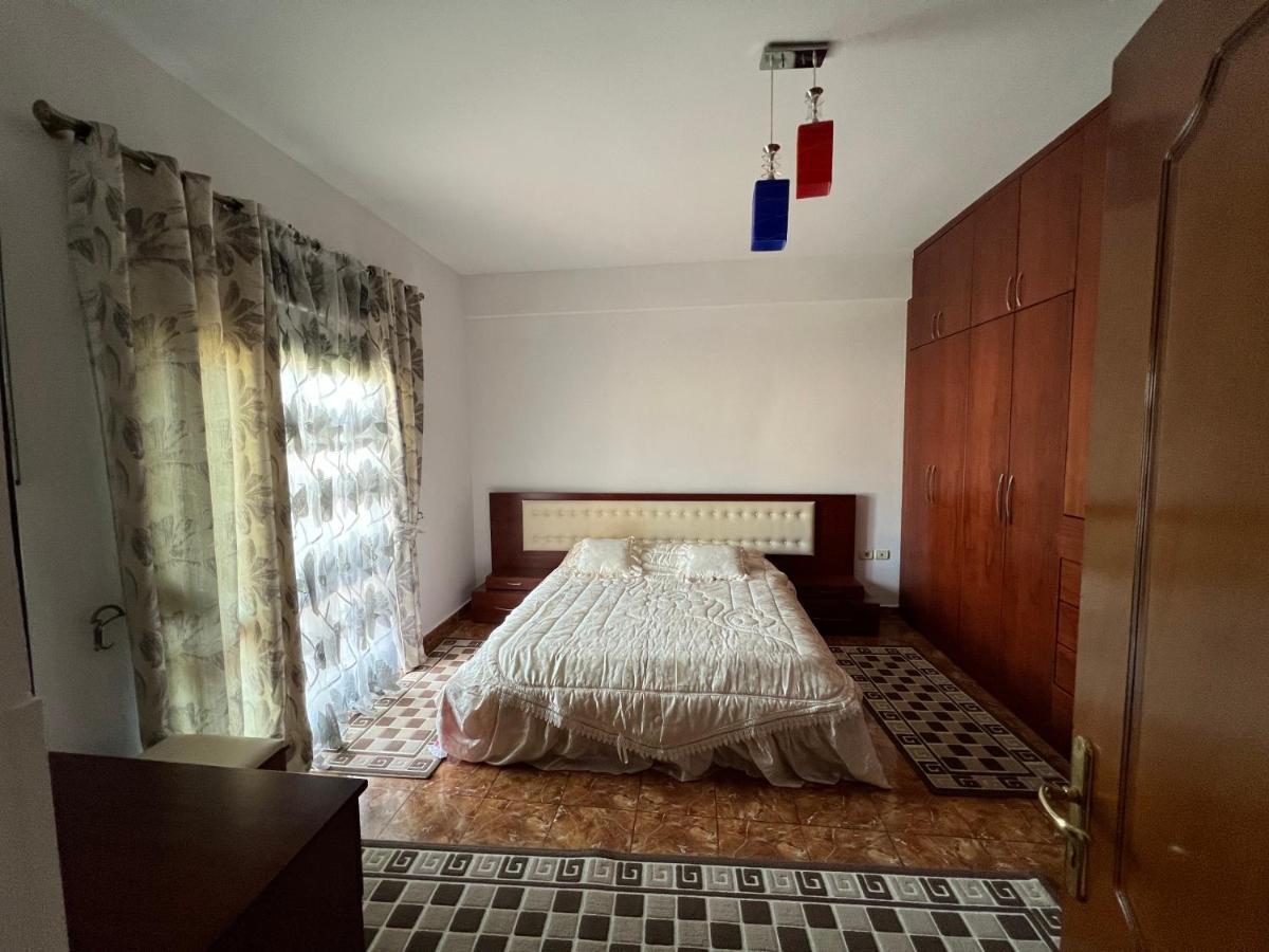 Entire Apartment Castle View 베라트 외부 사진