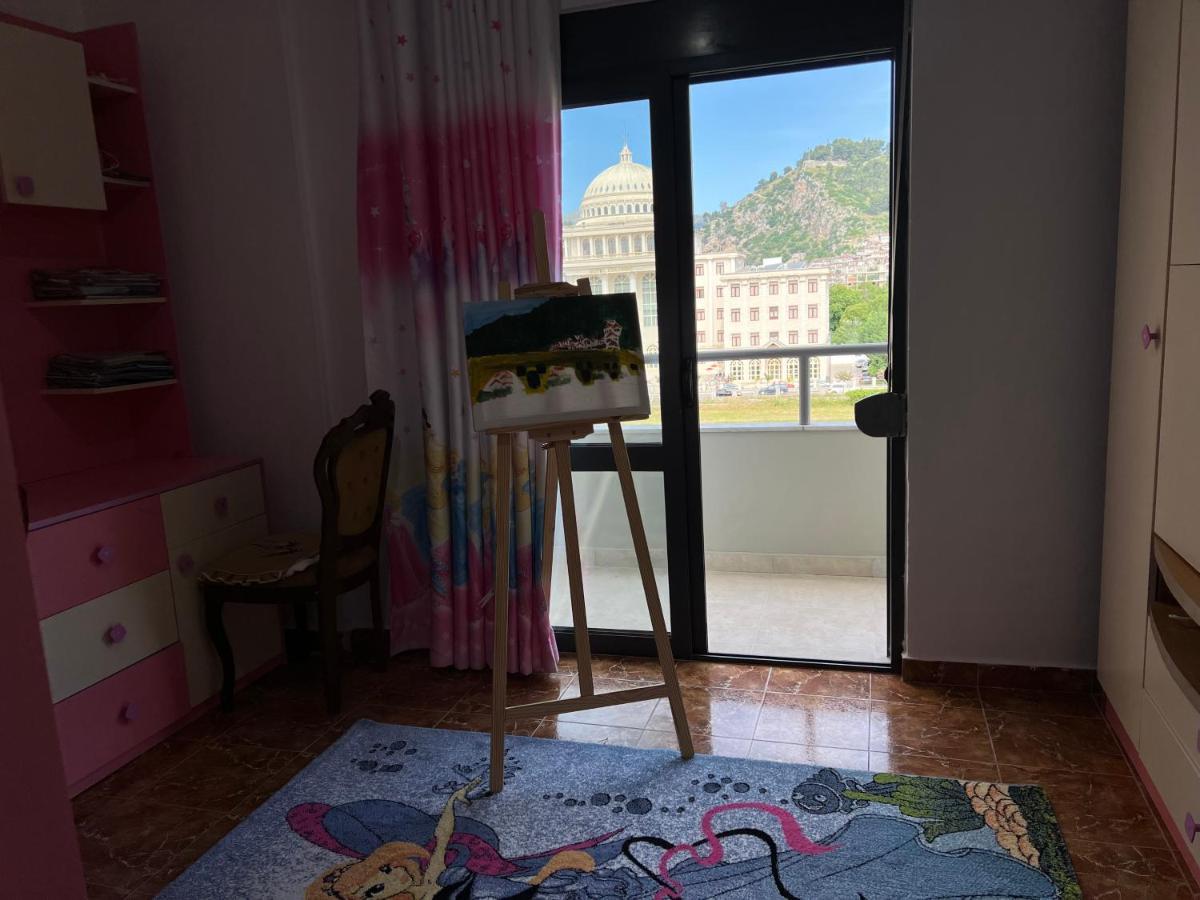Entire Apartment Castle View 베라트 외부 사진