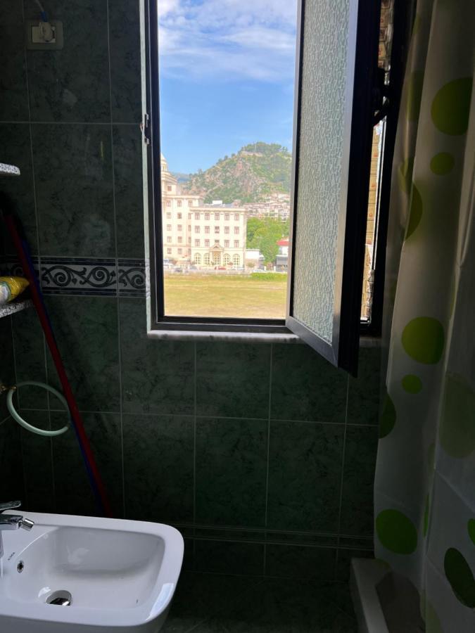 Entire Apartment Castle View 베라트 외부 사진