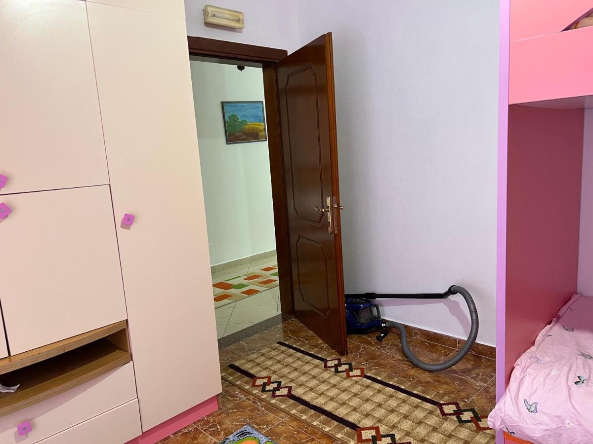 Entire Apartment Castle View 베라트 외부 사진