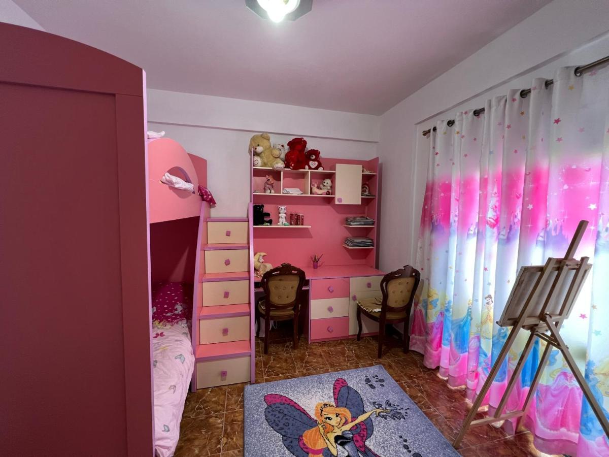 Entire Apartment Castle View 베라트 외부 사진