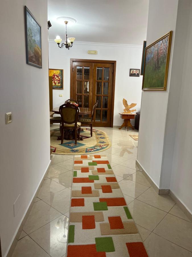 Entire Apartment Castle View 베라트 외부 사진