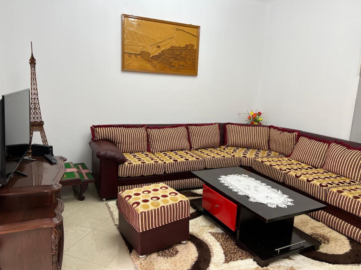 Entire Apartment Castle View 베라트 외부 사진