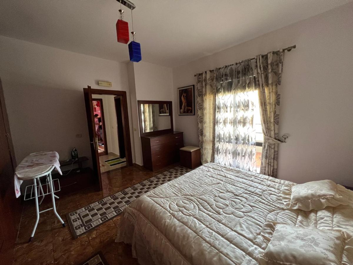 Entire Apartment Castle View 베라트 외부 사진