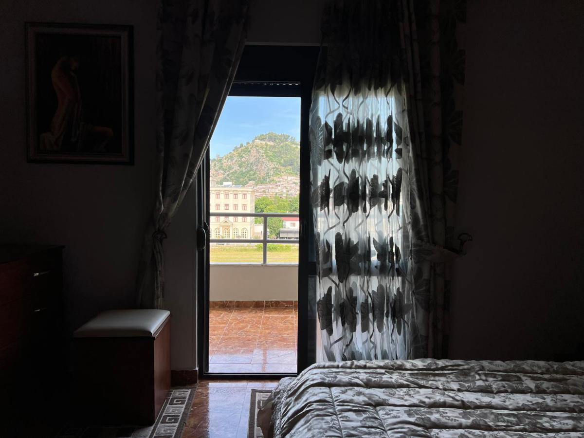 Entire Apartment Castle View 베라트 외부 사진