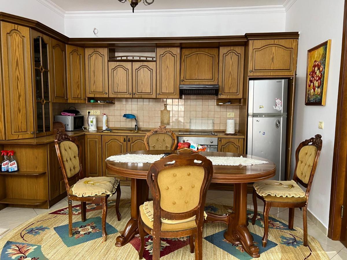 Entire Apartment Castle View 베라트 외부 사진